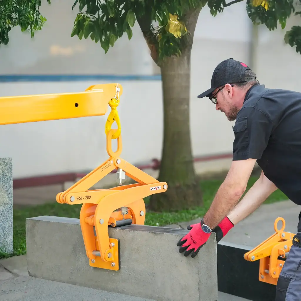 Aardwolf ASL200 Scissor Clamp Lifter for wider stone and concrete materials