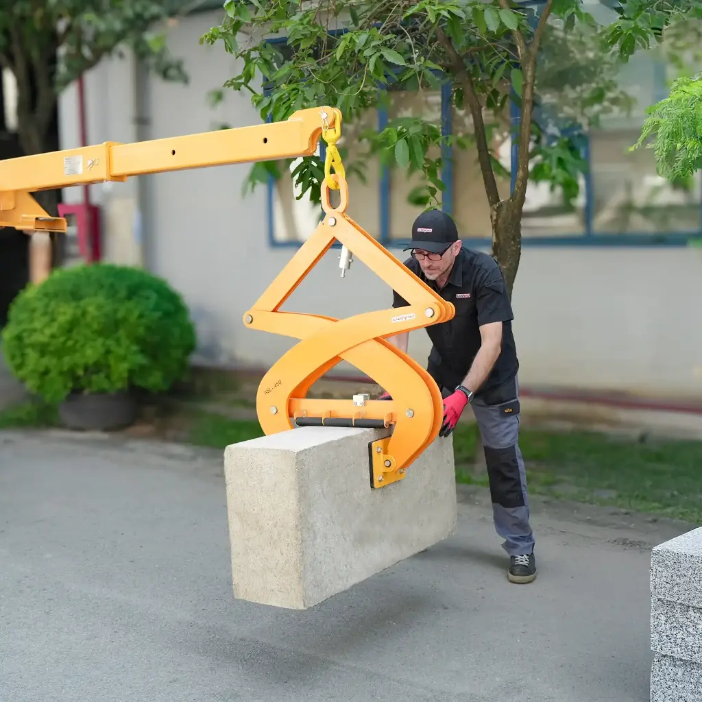 Aardwolf ASL450 Scissor Clamp Lifter for bulky stone and concrete materials