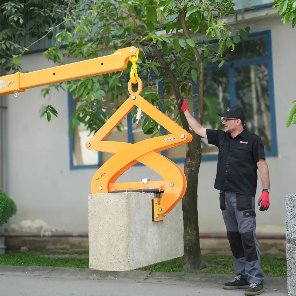 Aardwolf ASL450 Scissor Clamp Lifter for bulky stone and concrete materials