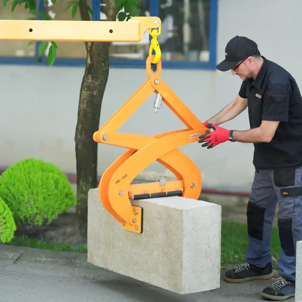 Aardwolf ASL450 Scissor Clamp Lifter for bulky stone and concrete materials