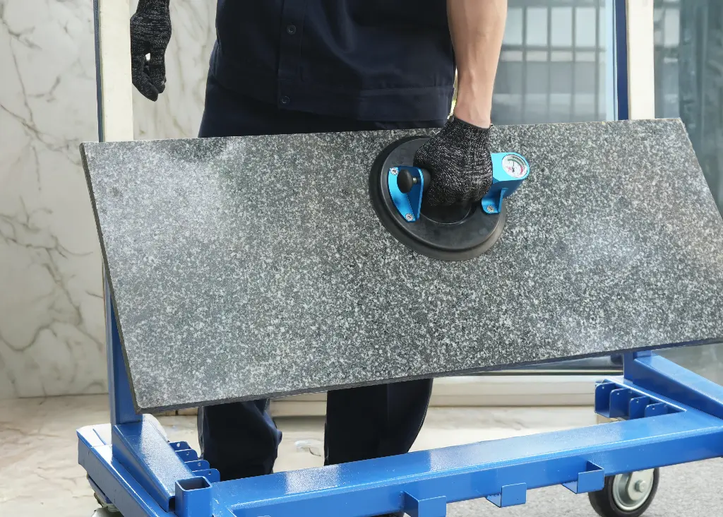 Hand-Vacuum-Cup-Lifters - HVC-working1.webp